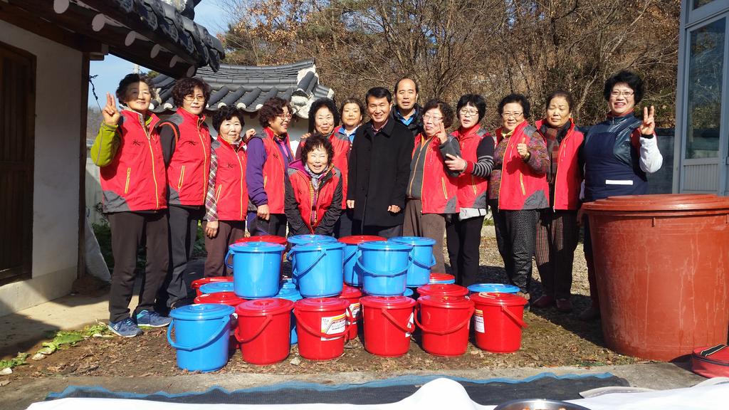 쌍백면 자원봉사회, 사랑이 샘솟는 김장담그기 행사