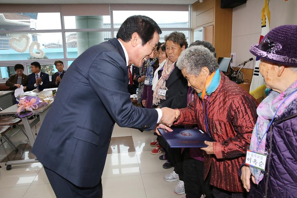 합천군 성인문해교실 학습자 61명 졸업