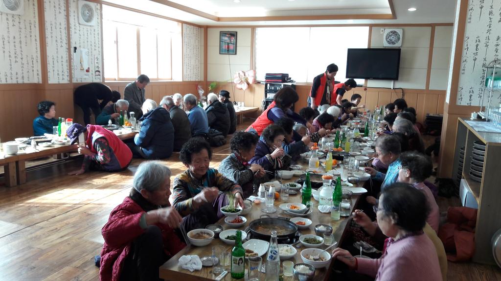 초계면 자원봉사회, 어려운 어르신께 목욕봉사 펼쳐