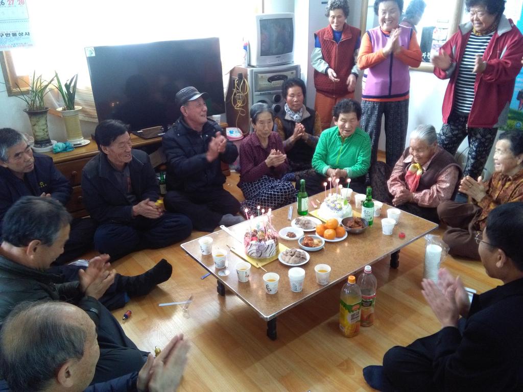 합천군 청덕면 정동경로당 계유년 첫 합동생신잔치 