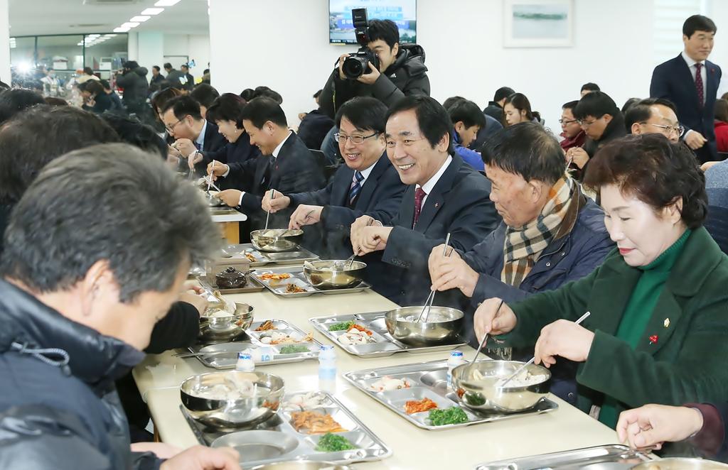 합천군청 구내식당 삼계탕 급식, AI 걱정 없이 안심하고 드세요!!