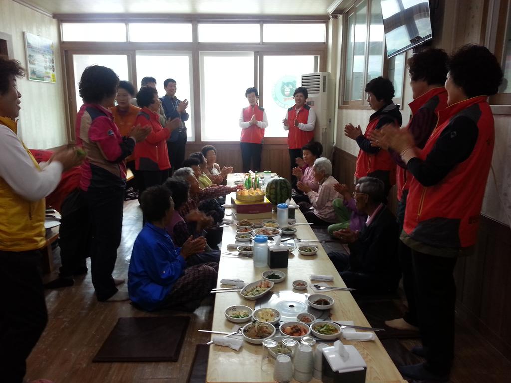 묘산면 저소득노인 생신상 차려드리기 행사