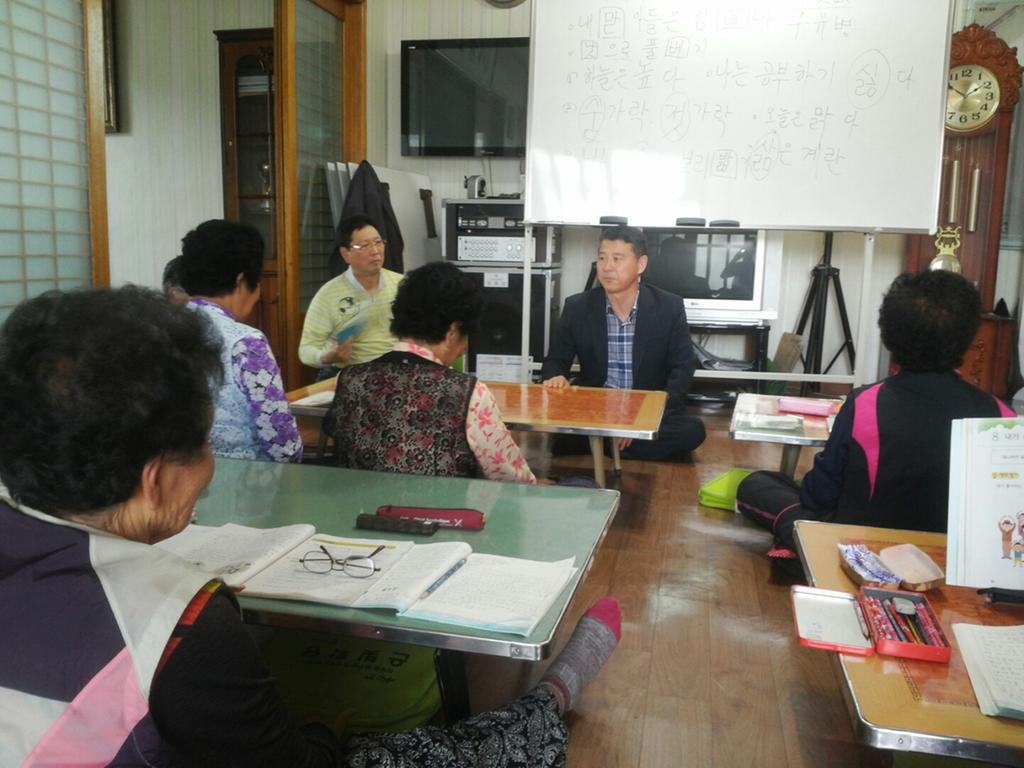 덕곡면, 가정의달 성인문해교실 방문 격려 