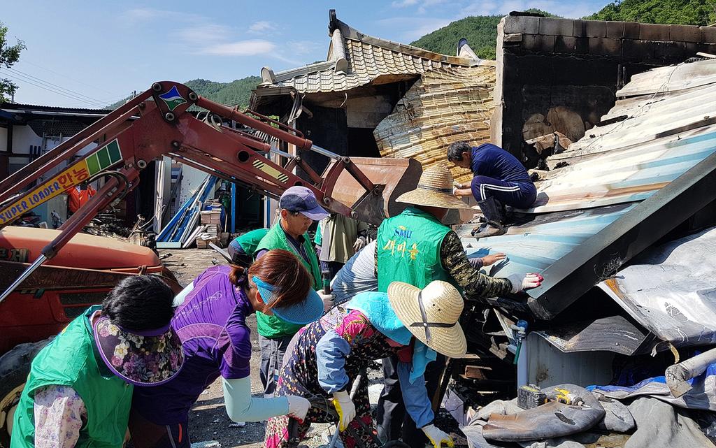 가회면 새마을협의회, 화재가구 봉사활동 실시 