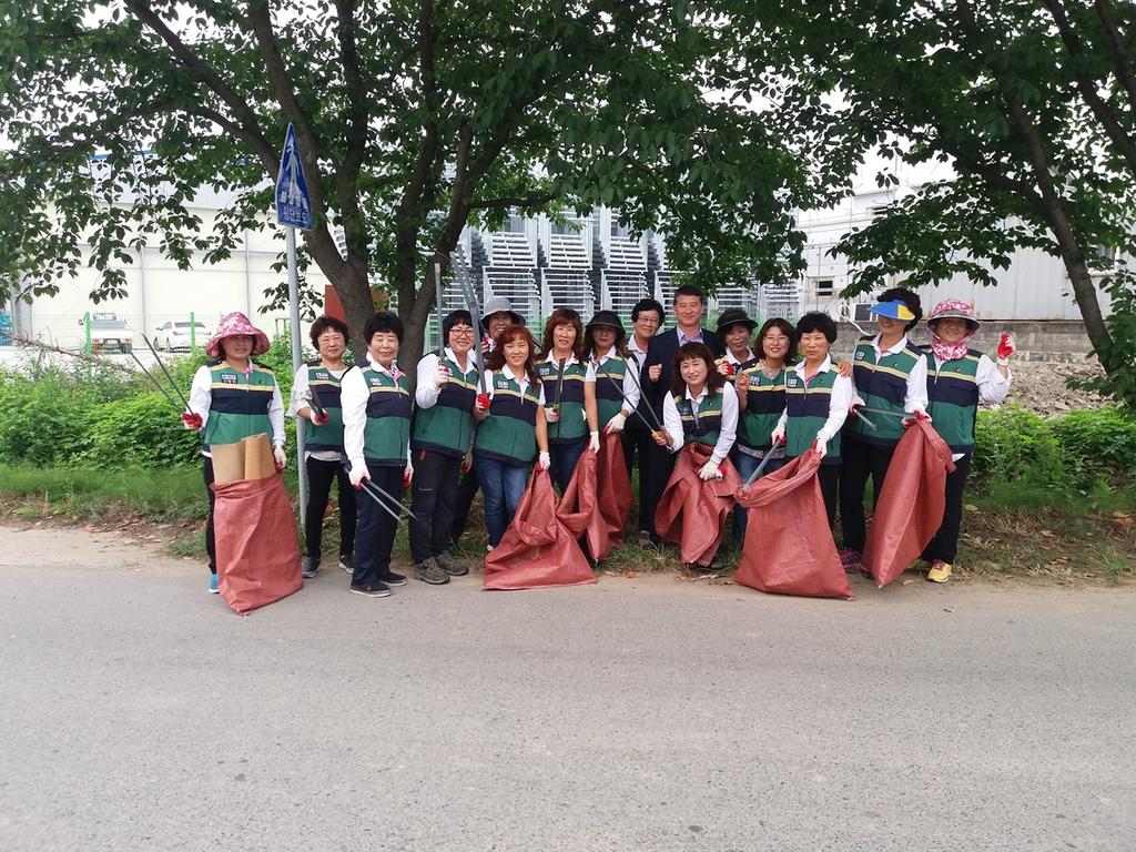 덕곡면 주부민방위 여름맞이 대청소, 무더위야 가라!  