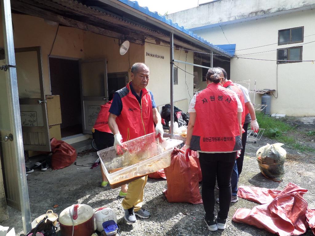 합천군 북부복지허브화팀 저소득층 청소봉사실시