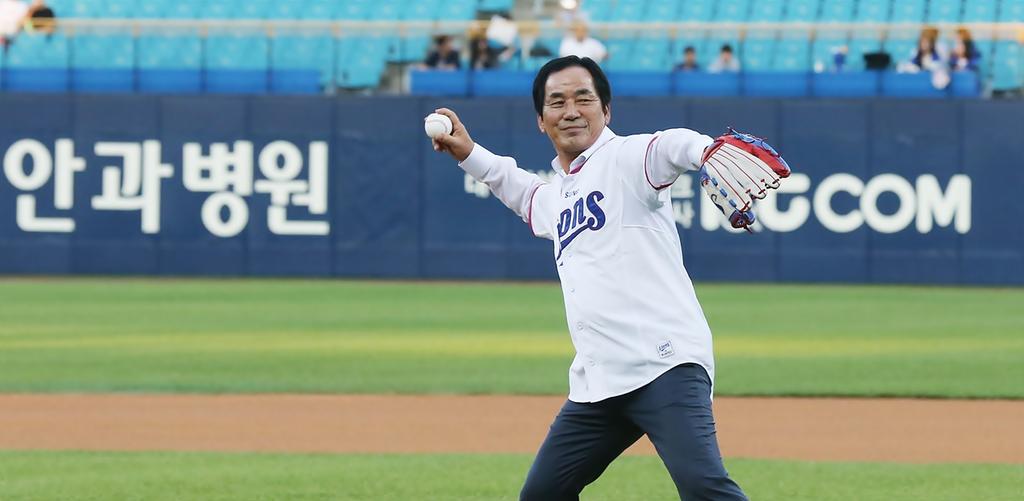 야구장에 울려 퍼진 대장경세계문화축전의 함성