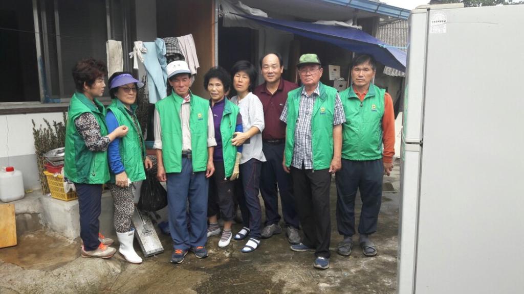 초계면 새마을협의회, 부녀회 사랑의 집 고치기 행사