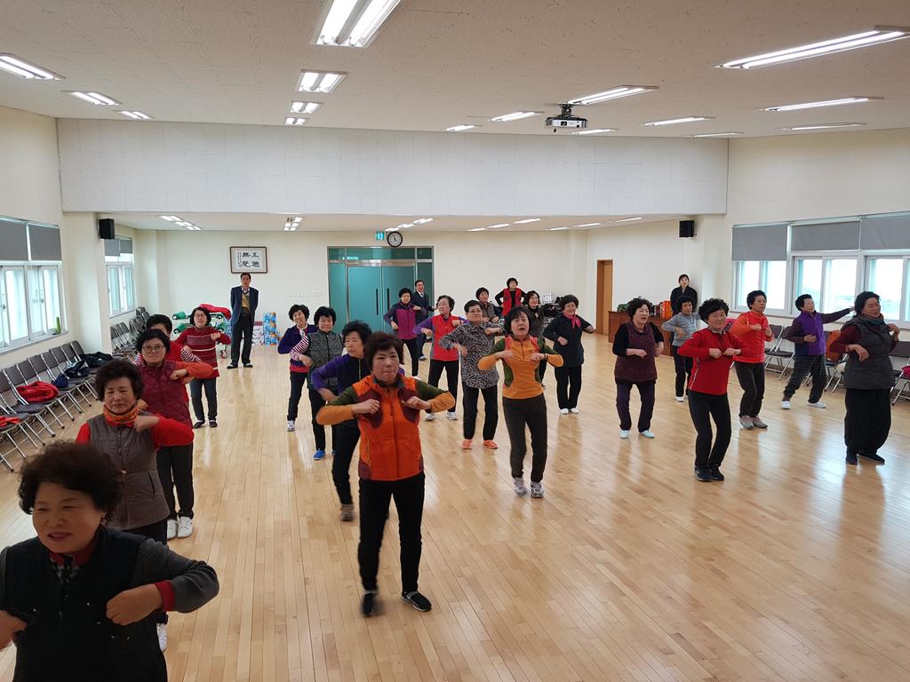 쌍책면, 어르신 건강체조 격려 방문