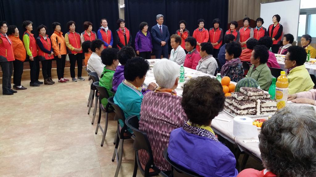 쌍백면자원봉사회‘ 홀몸 어르신 생신상 차려드려 ’