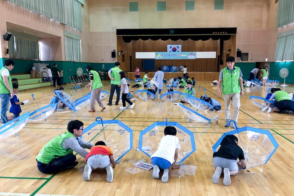 합천군, 남정초등학교에서「빗길아동지킴이 안전우산」 만들어 