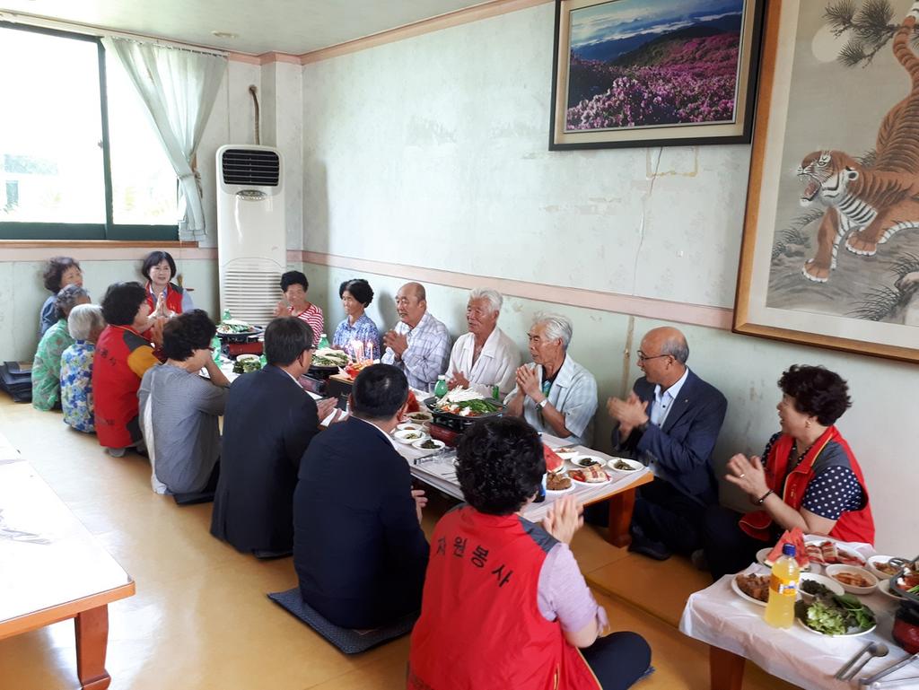 가회면 자원봉사회, 홀로 어르신 생일상 차려드리기