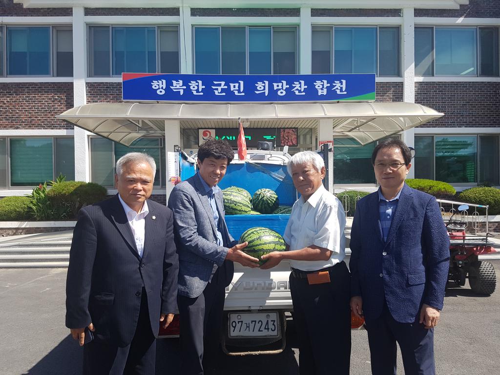 대양면 체육회 심종렬 회장, 관내 경로당에 건강한 여름나기 수박 전달 