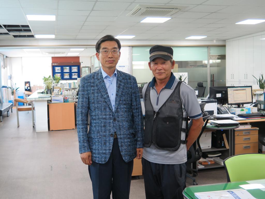 합천군, 폭염대비 청소종사원 아이스조끼 배부