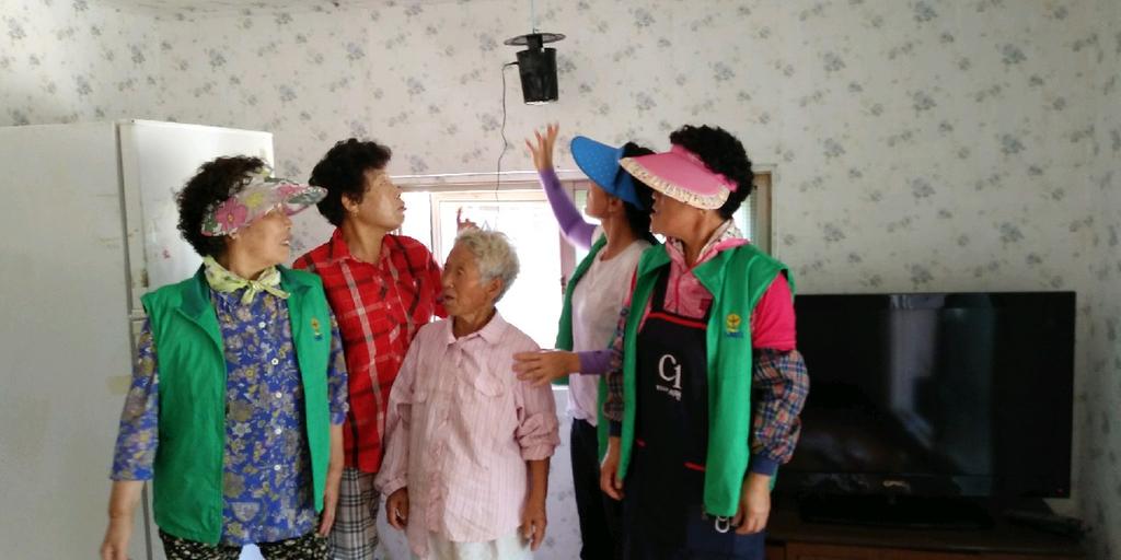 초계면 새마을지도자‘사랑의 집 고쳐주기’실시