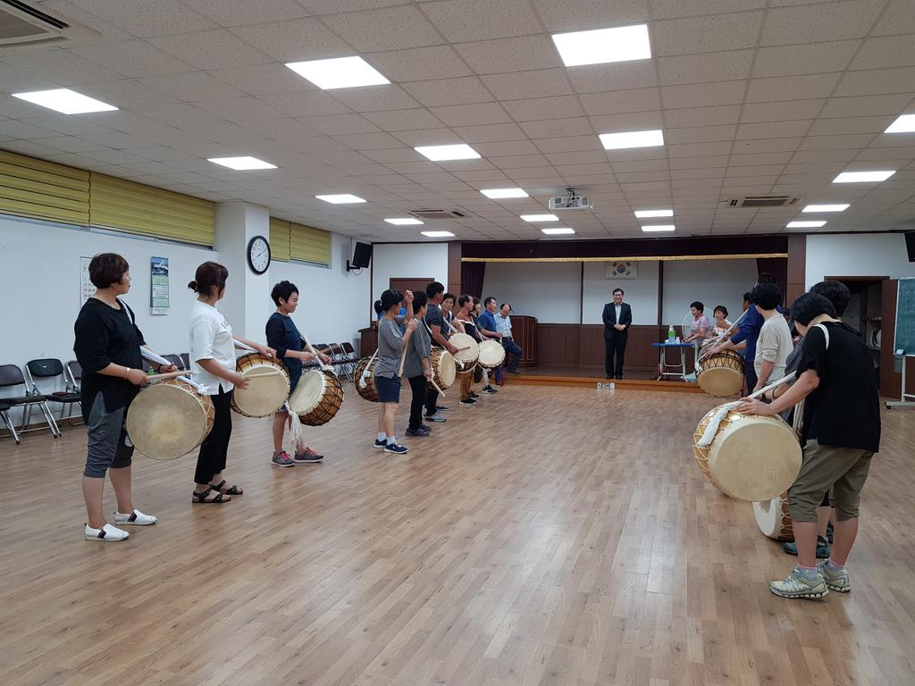 초계면, 풍물단 격려 방문