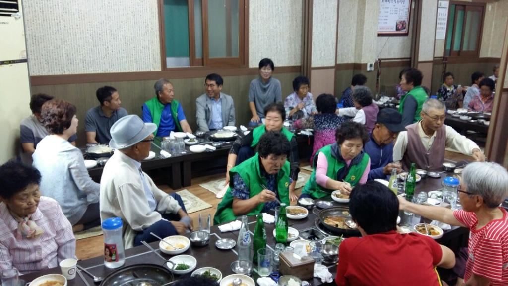 초계면 새마을지도자, 차상위 홀로어르신 대상 목욕봉사 실시