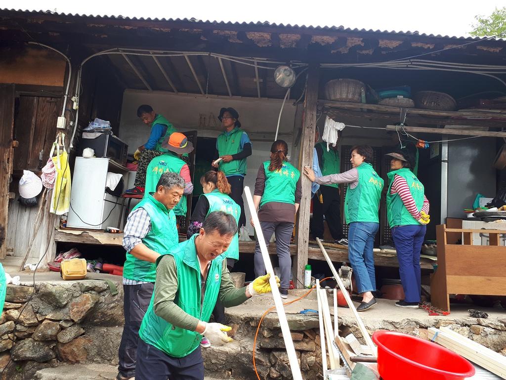 가회면 새마을협의회 '사랑의 집 고쳐주기 및 환경정화 활동 실시'