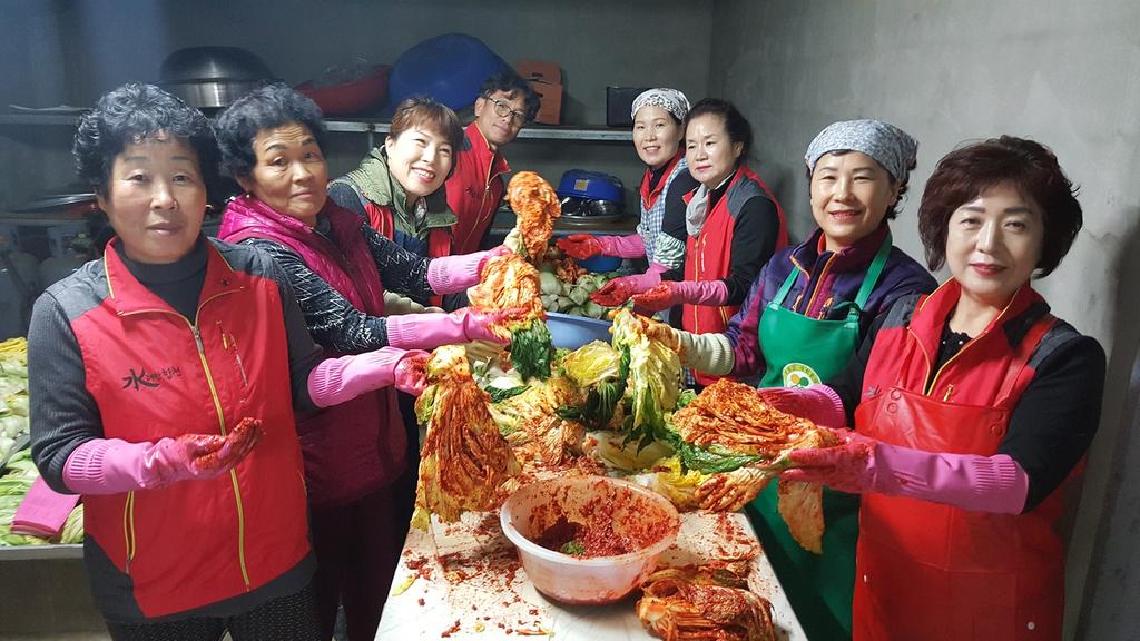 율곡면 자원봉사회, 사랑의 김장담그기 행사 가져