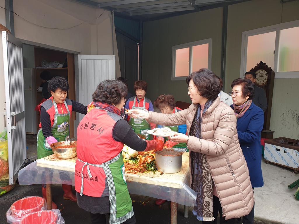합천읍 자원봉사회, 사랑의 김장담그기 행사