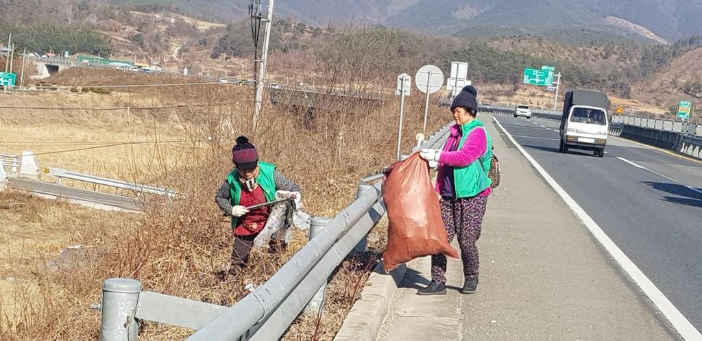 합천군 대양면 새마을협의회 국도 33호선 일대 환경정비 실시