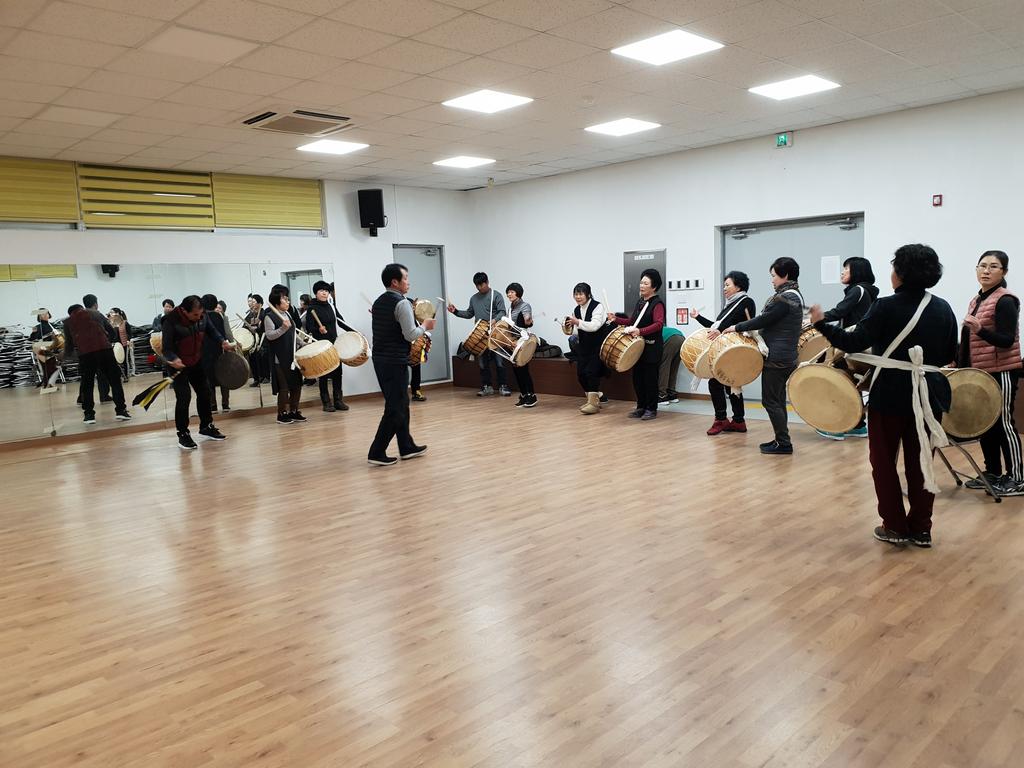 초계면장, 풍물단 격려 방문