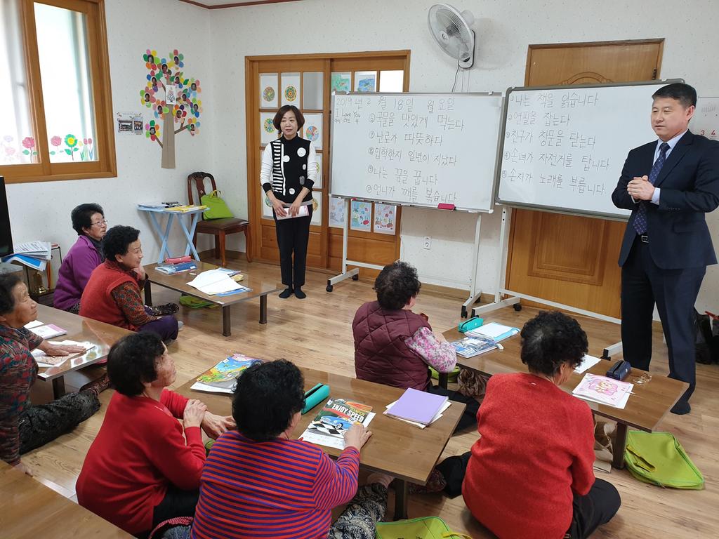 삼가면, 배움 열기 가득한 성인문해 교실 방문 