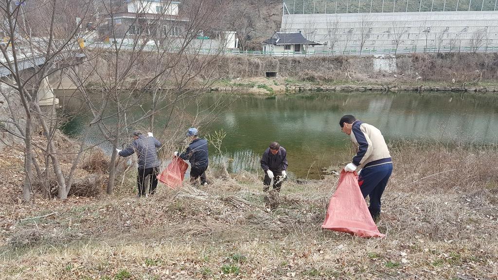 쌍백면 노인회분회 봄맞이 환경정화활동 실시