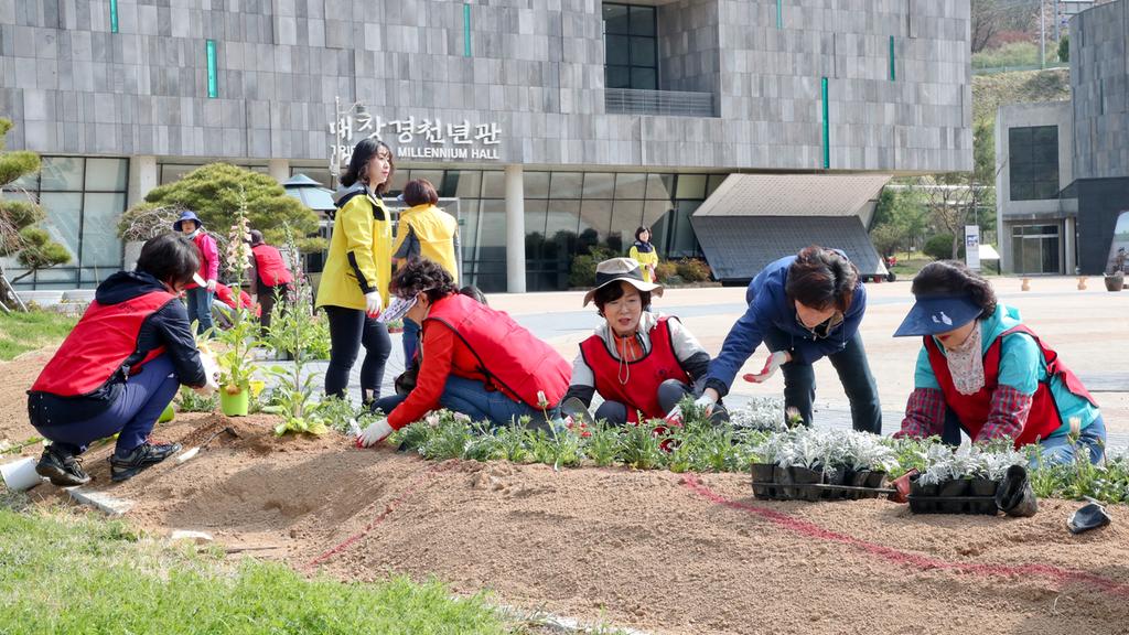 대장경테마파크, 봄맞이 꽃단장 준비