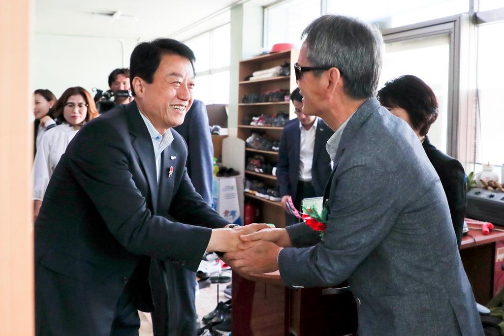 시각장애인협회 합천군지회 어버이의 날 행사가져