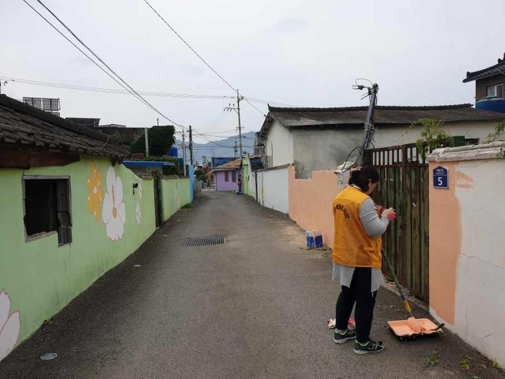 합천군, 노후 골목길 벽화보수로 재탄생