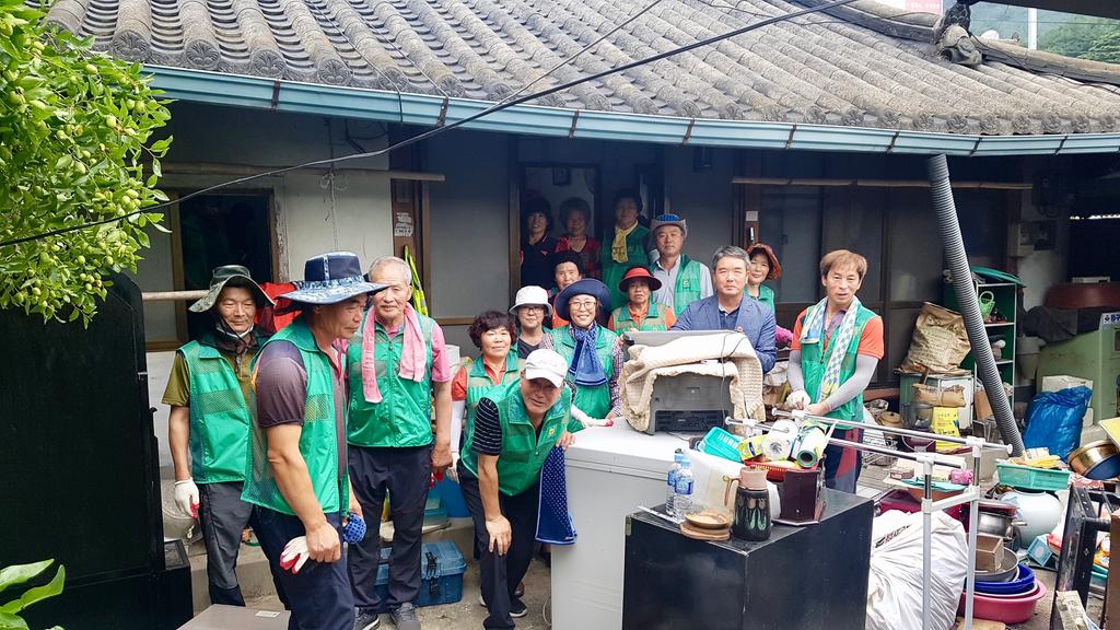 대병면 새마을협의회‧부녀회 사랑의 집고쳐주기 실시