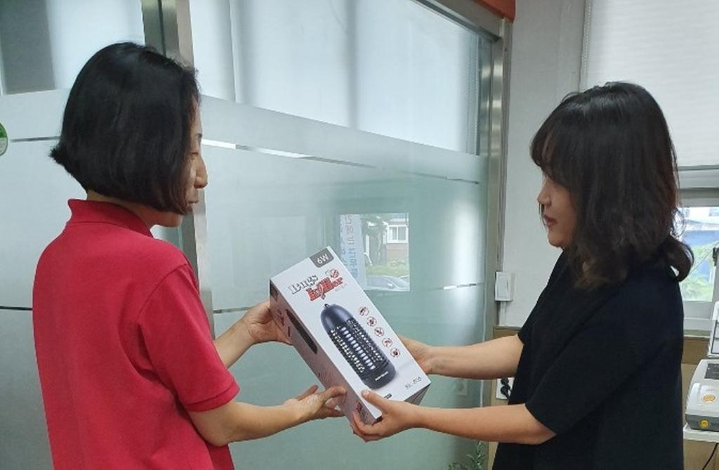 합천읍 새마을협의회·부녀회 모기퇴치기 기탁