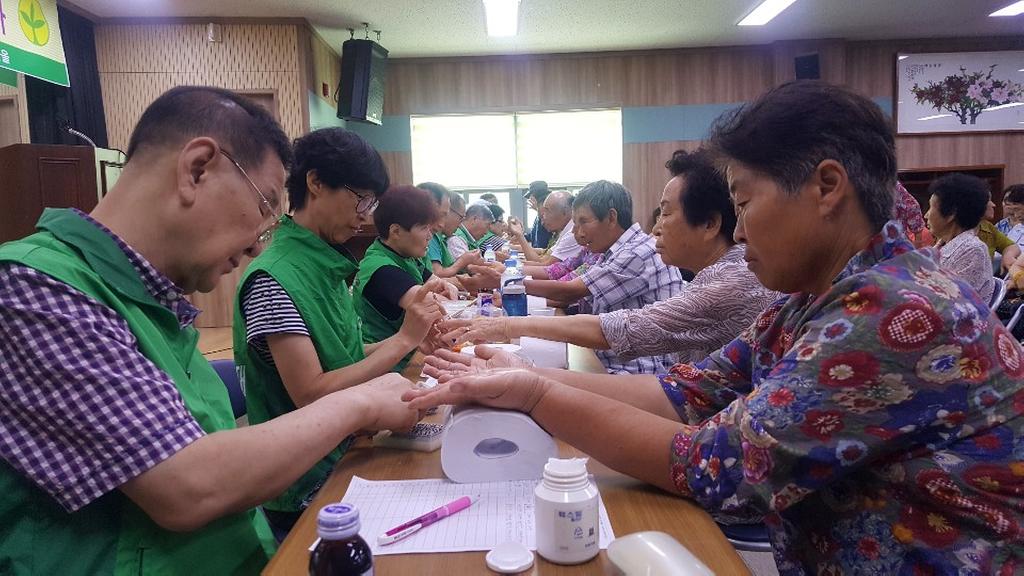 합천군새마을부녀회, 찾아가는 이미용·수지침 봉사 실시