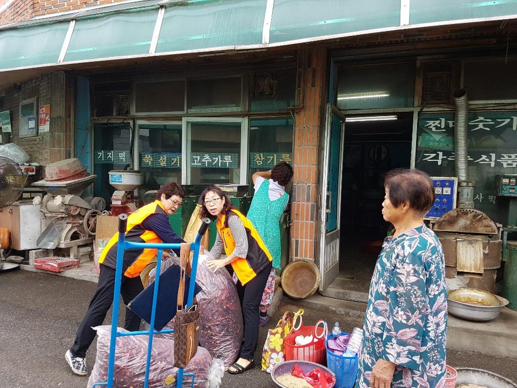 초계면 의용소방대 추석맞이 시장 배송도우미 나서