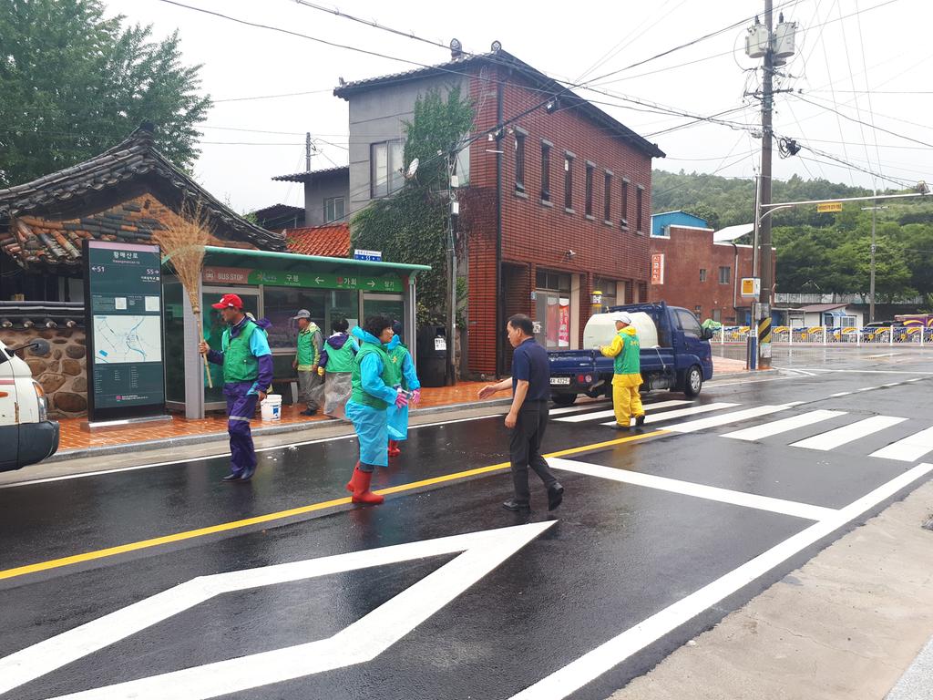 가회면 새마을협의회·부녀회, 추석맞이 승강장 환경정비 실시 