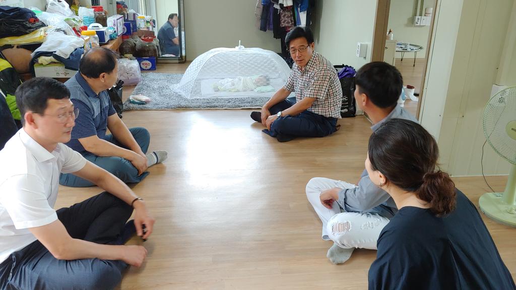 쌍책면장 관내 출산가구 격려