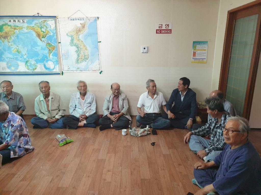덕곡면 명절이후에도 경로당 방문해 소통행정
