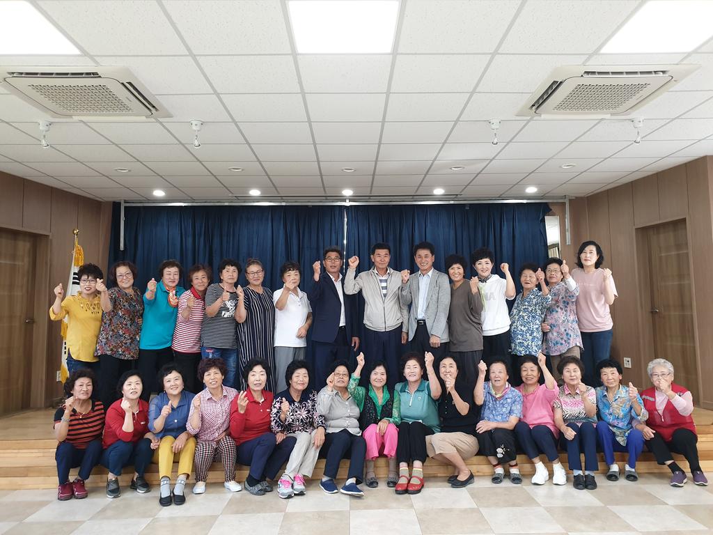 적중면 어르신건강체조단 격려방문