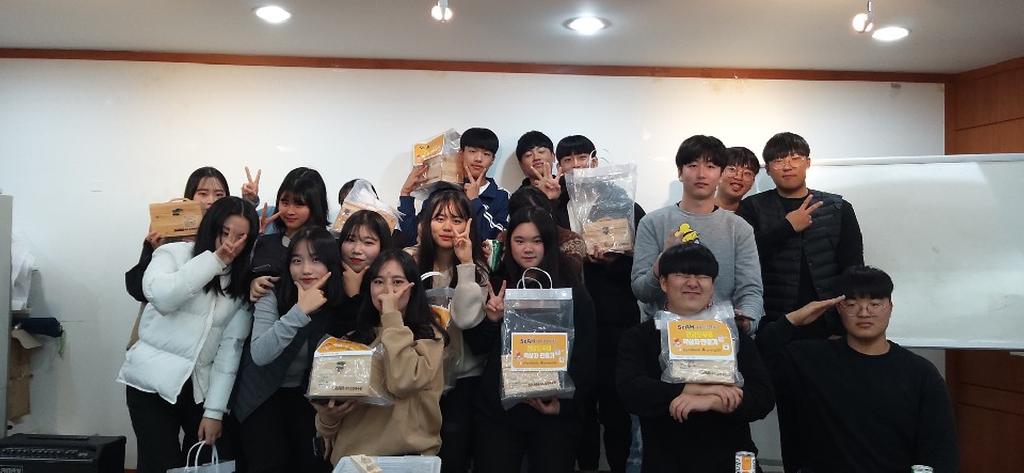 합천군자원봉사센터, 저소득세대 ‘건강도우미 약상자’ 전달