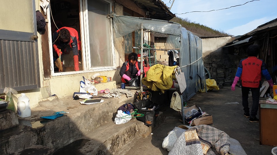 쌍책면자원봉사회 화재발생 가구 복구 봉사활동