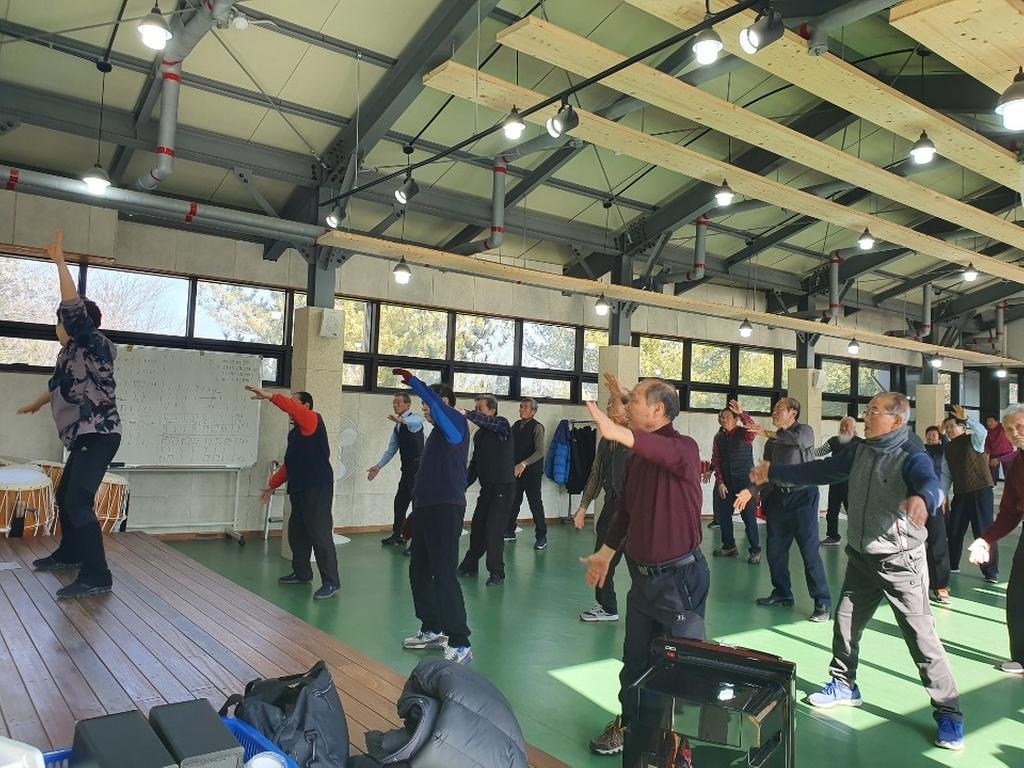 대병면장, 어르신 건강체조 교실 방문  