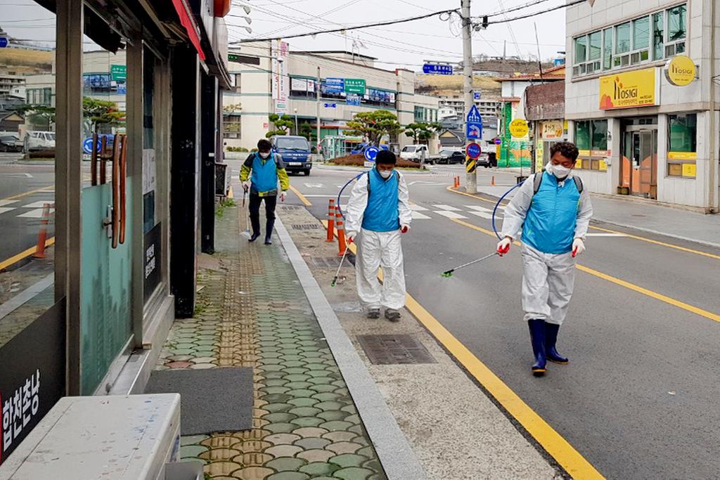한반도 산악회 코로나 성금기탁 및 방역릴레이 참여