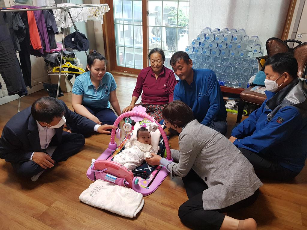 합천군 가회면, 출산가정 축하 방문
