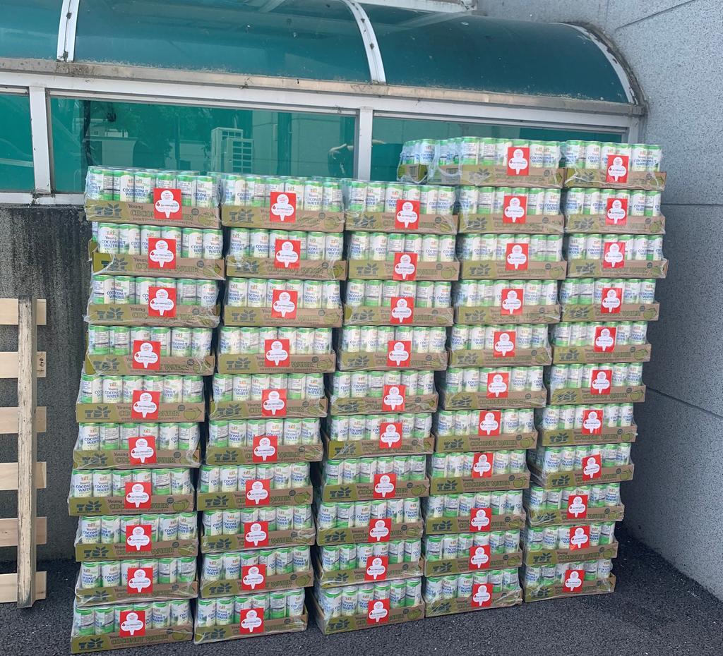 진영무역 손영완 대표, 코코넛워터 3,300개 기탁