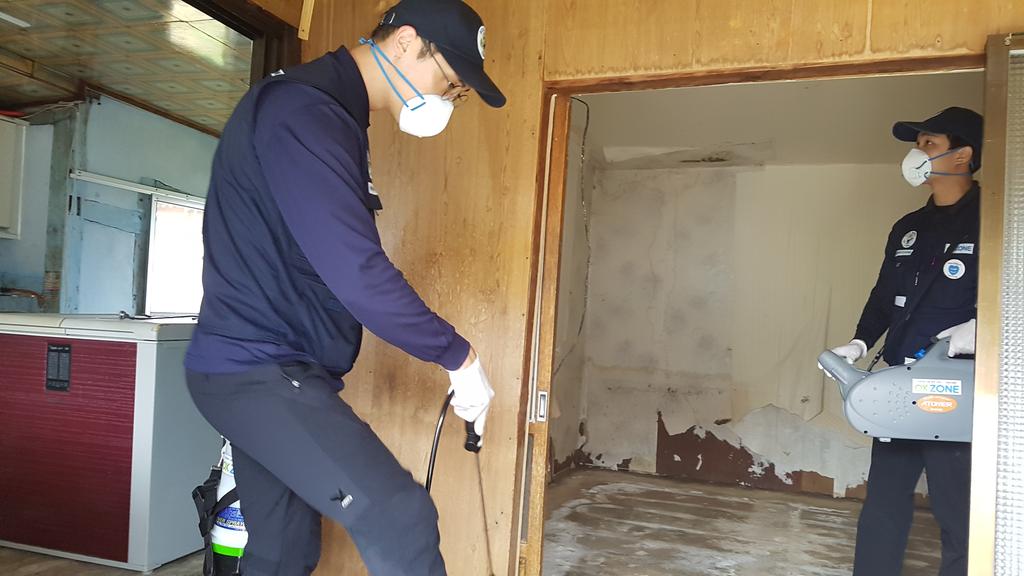 희망을 파는 사람들, 합천군 수해 가구에 방역 봉사 