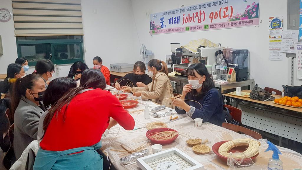 합천군, 여성결혼이민자 라탄소품공예2급 자격취득과정 진행 