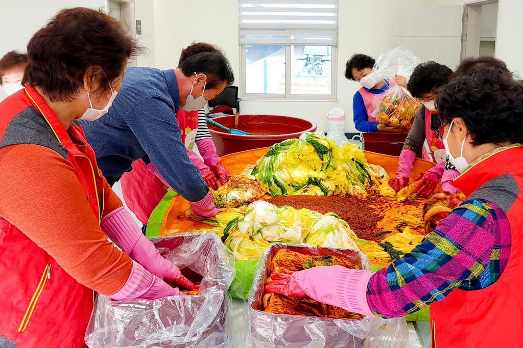 덕곡면 자원봉사회 정겨운 김장나누기 행사 