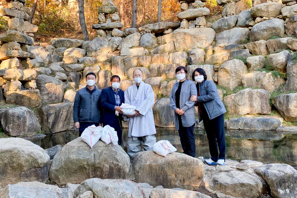 가회면 천불천탑 용탑스님 이웃돕기성금 기탁