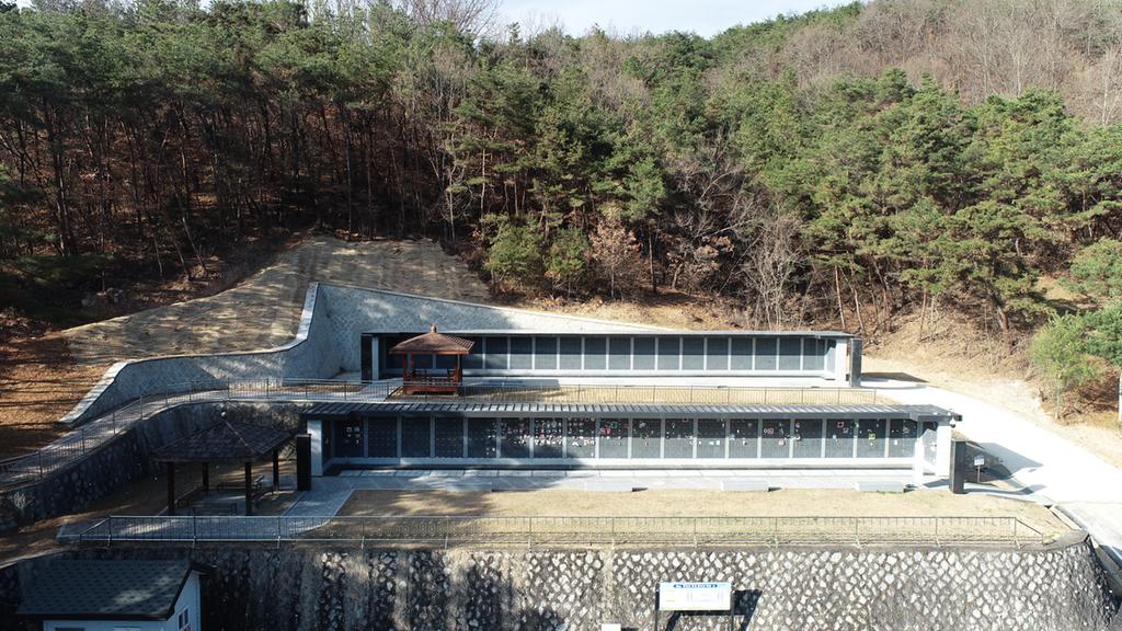 합천군 공설봉안담 증설하고 새롭게 단장